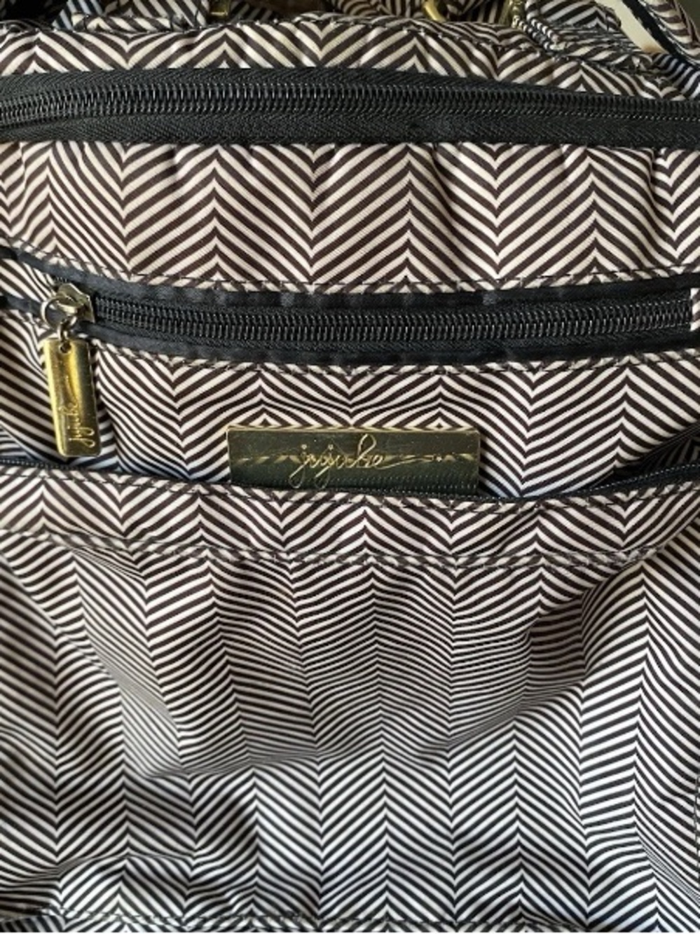 Ju-Ju-Be Black & White Chevron Backpack Diaper Bag Organizer